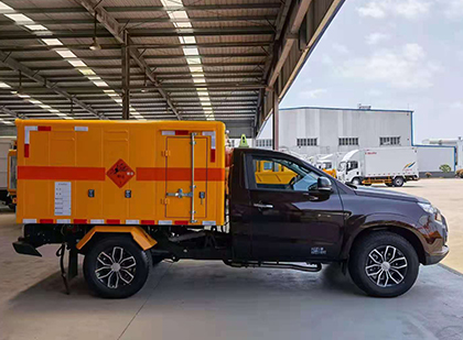 港口镇爆破器材运输车