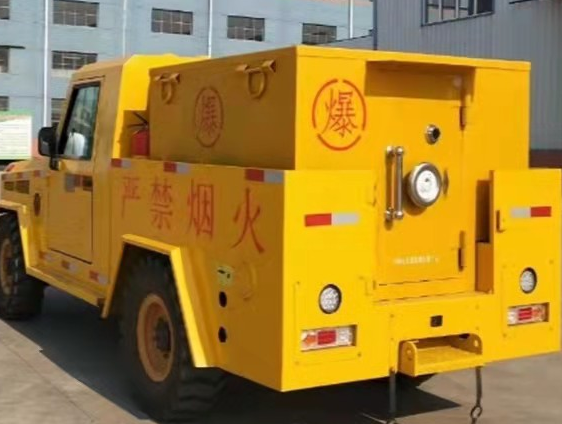 港口镇凯龙爆破器材运输车：保障爆破任务的安全运行